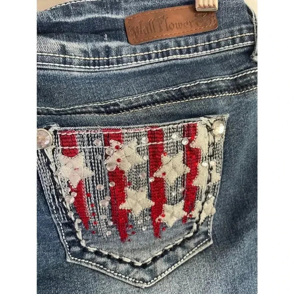 Women's WallFlower Jeans Size 1 Embroidered Back Pockets Bling American Flag EUC - Picture 8 of 13